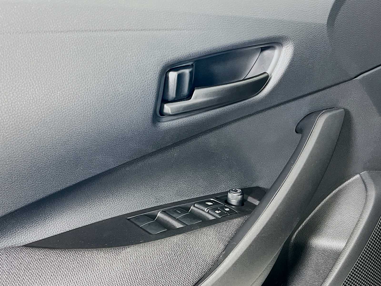2025 Toyota Corolla LE - Photo 15