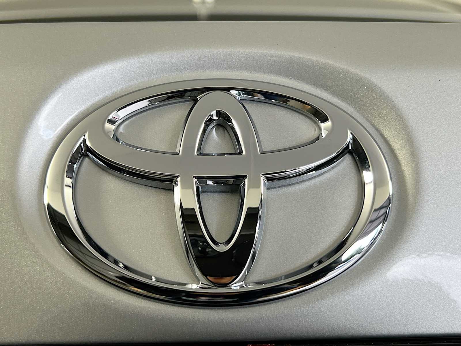 2025 Toyota Corolla LE - Photo 17