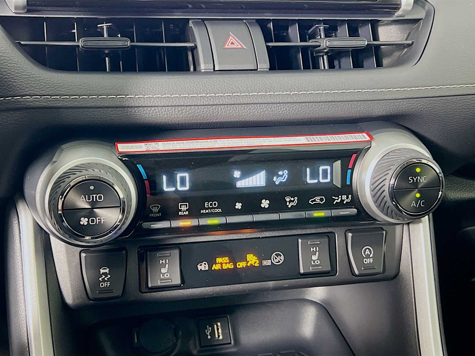 2025 Toyota RAV4 XLE - Photo 10