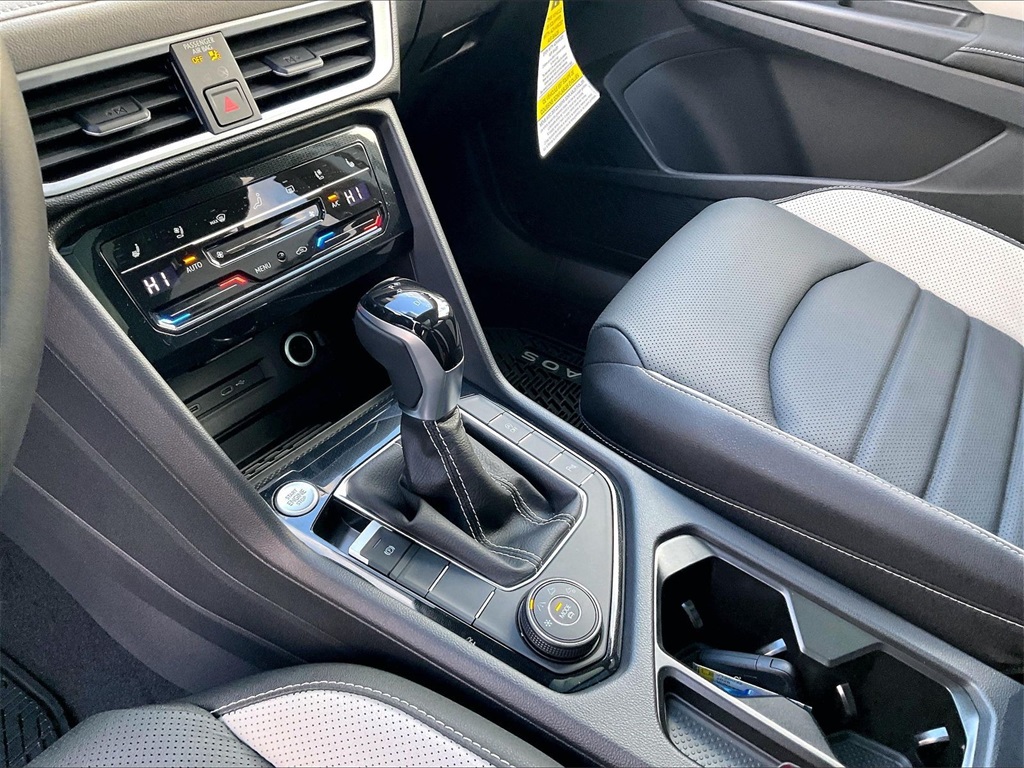 2026 Volkswagen Taos 1.5T SEL - Photo 14