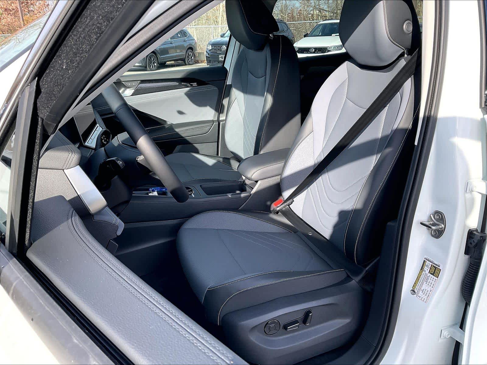 2026 Volkswagen Tiguan SE - Photo 11