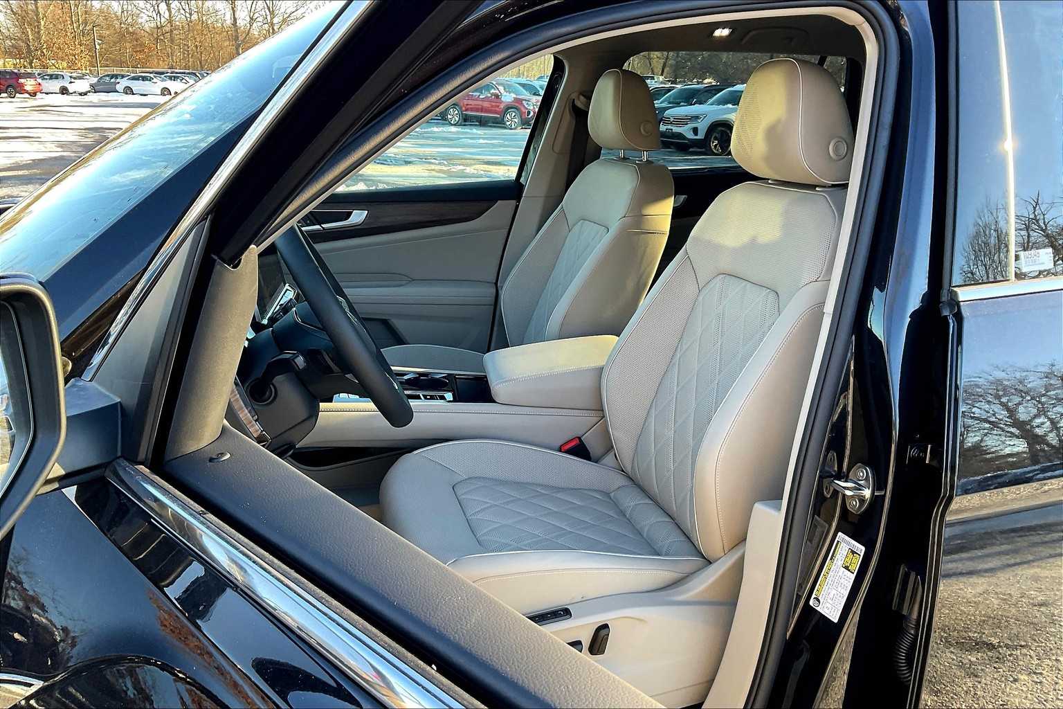 2025 Volkswagen Atlas 2.0T SEL Premium R-Line - Photo 11