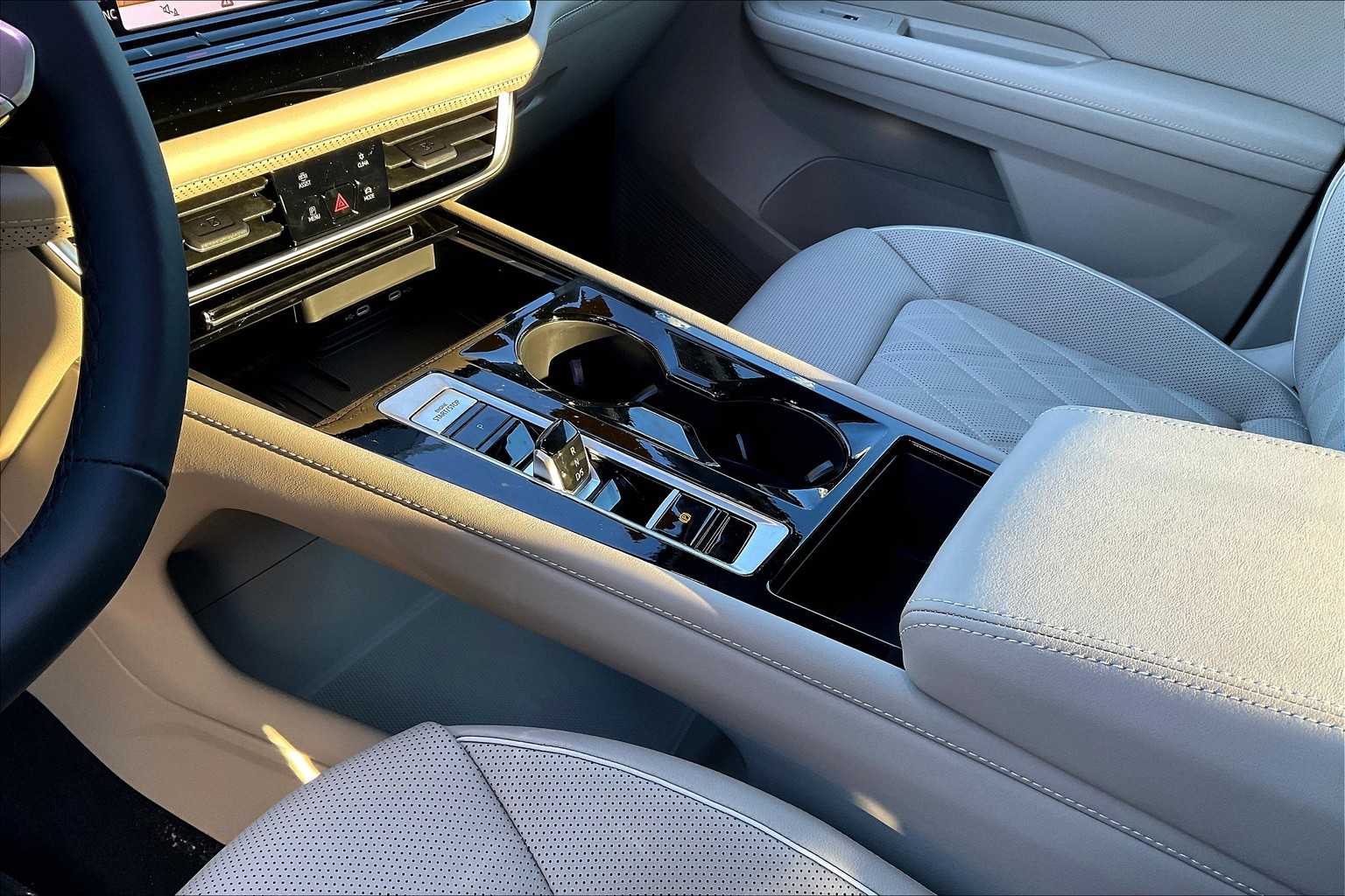 2025 Volkswagen Atlas 2.0T SEL Premium R-Line - Photo 14