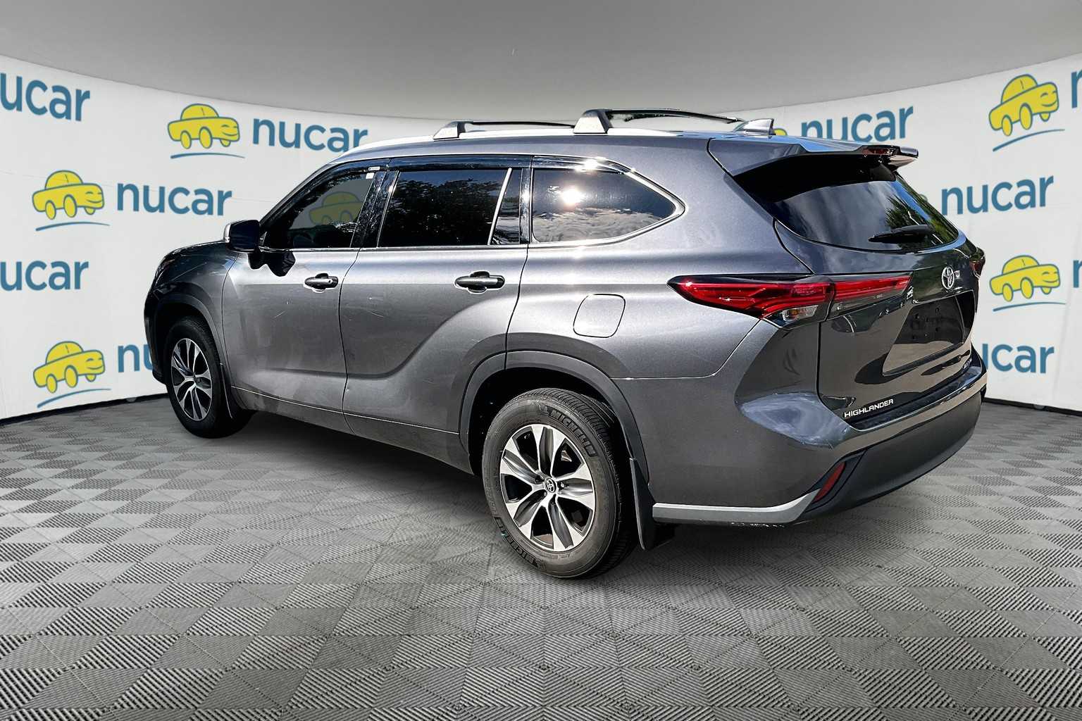 2022 Toyota Highlander XLE - Photo 3