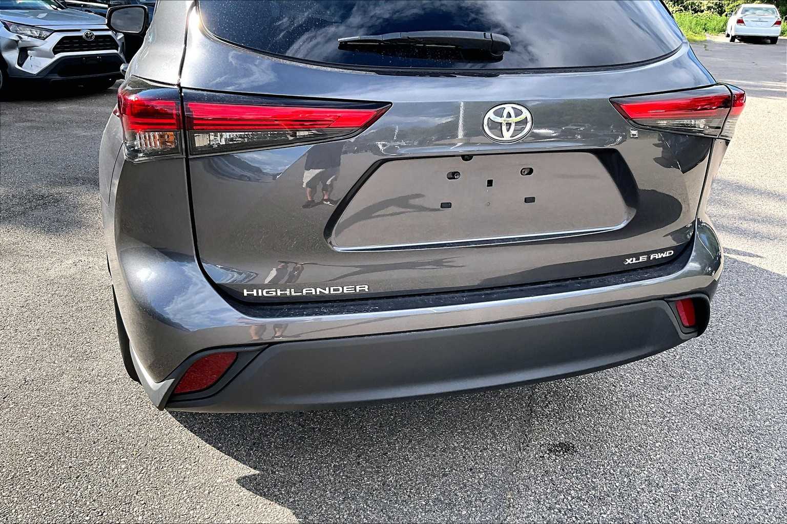 2022 Toyota Highlander XLE - Photo 7