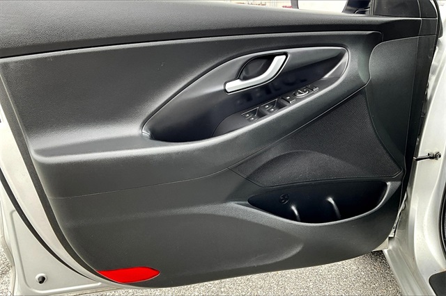 2018 Hyundai Elantra GT Base - Photo 9