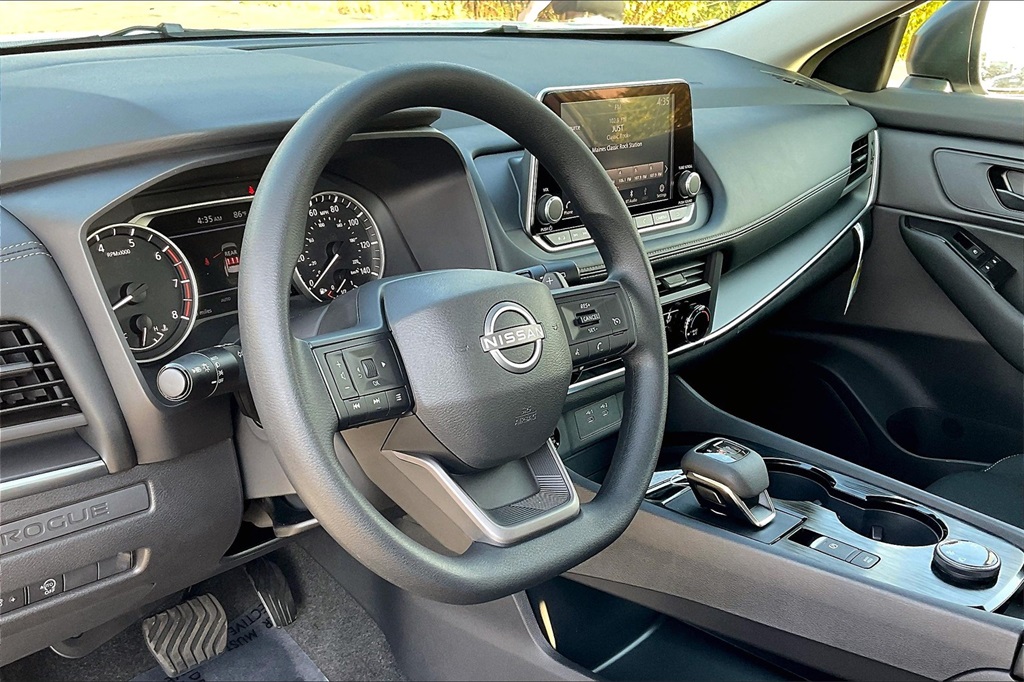 2025 Nissan Rogue S - Photo 9