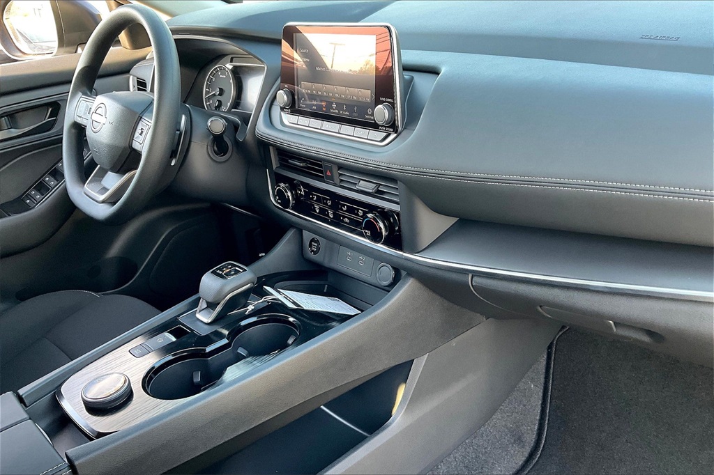 2025 Nissan Rogue S - Photo 10