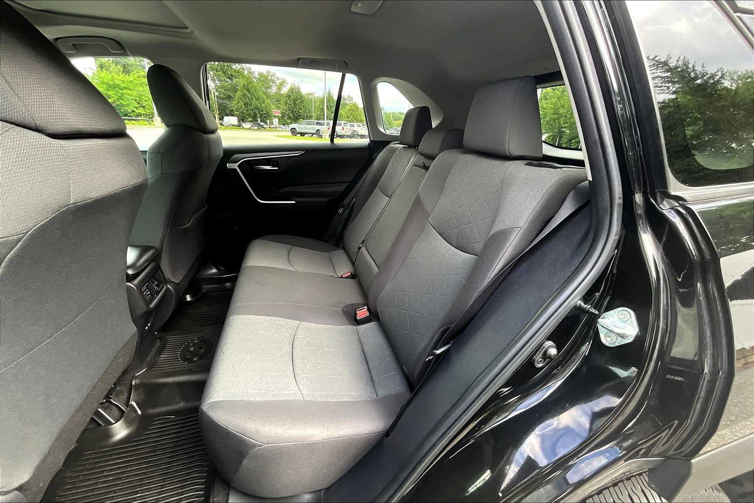 2022 Toyota RAV4 XLE - Photo 15