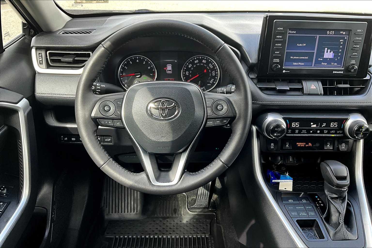 2022 Toyota RAV4 XLE - Photo 17