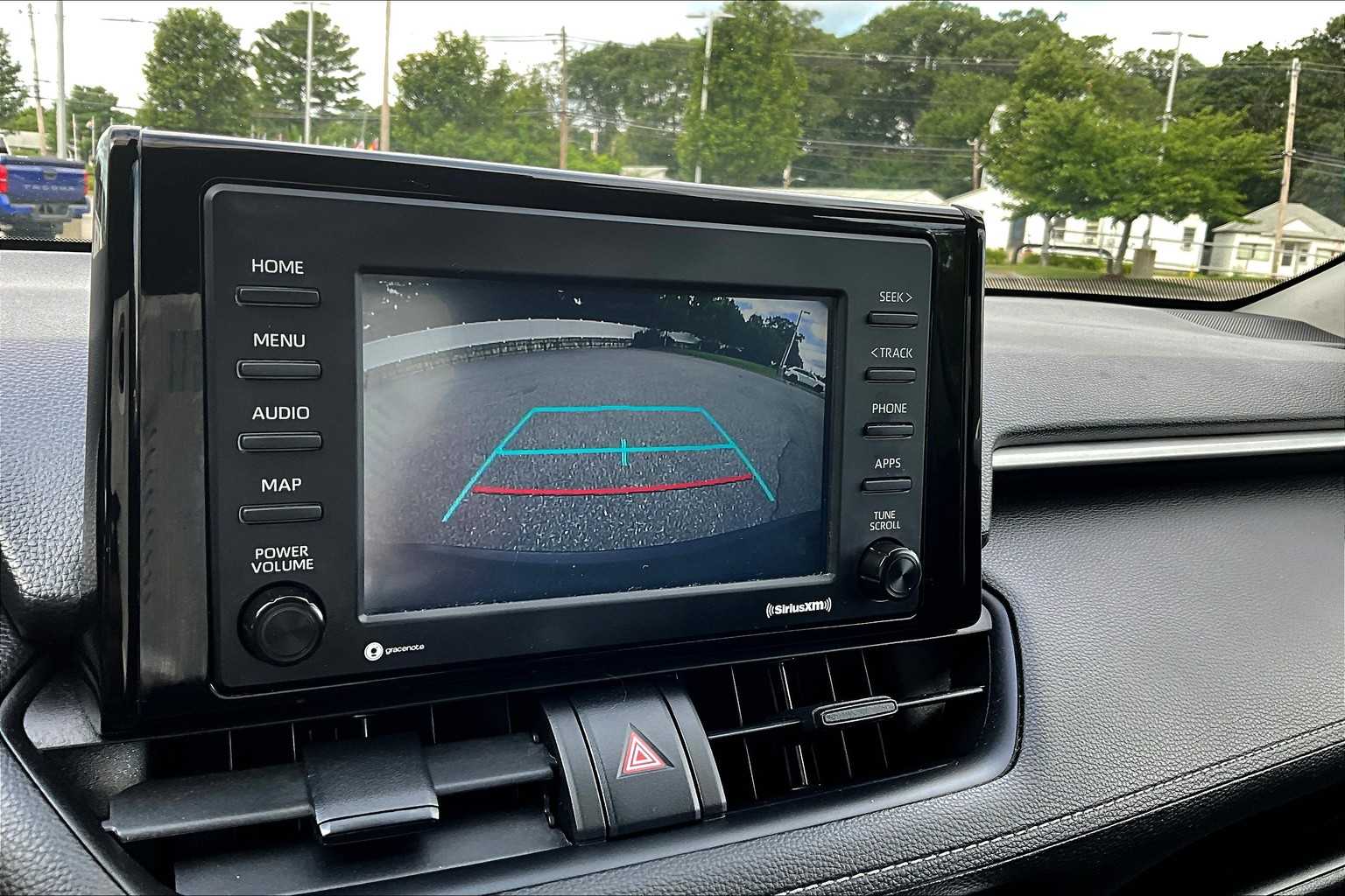 2022 Toyota RAV4 XLE - Photo 19