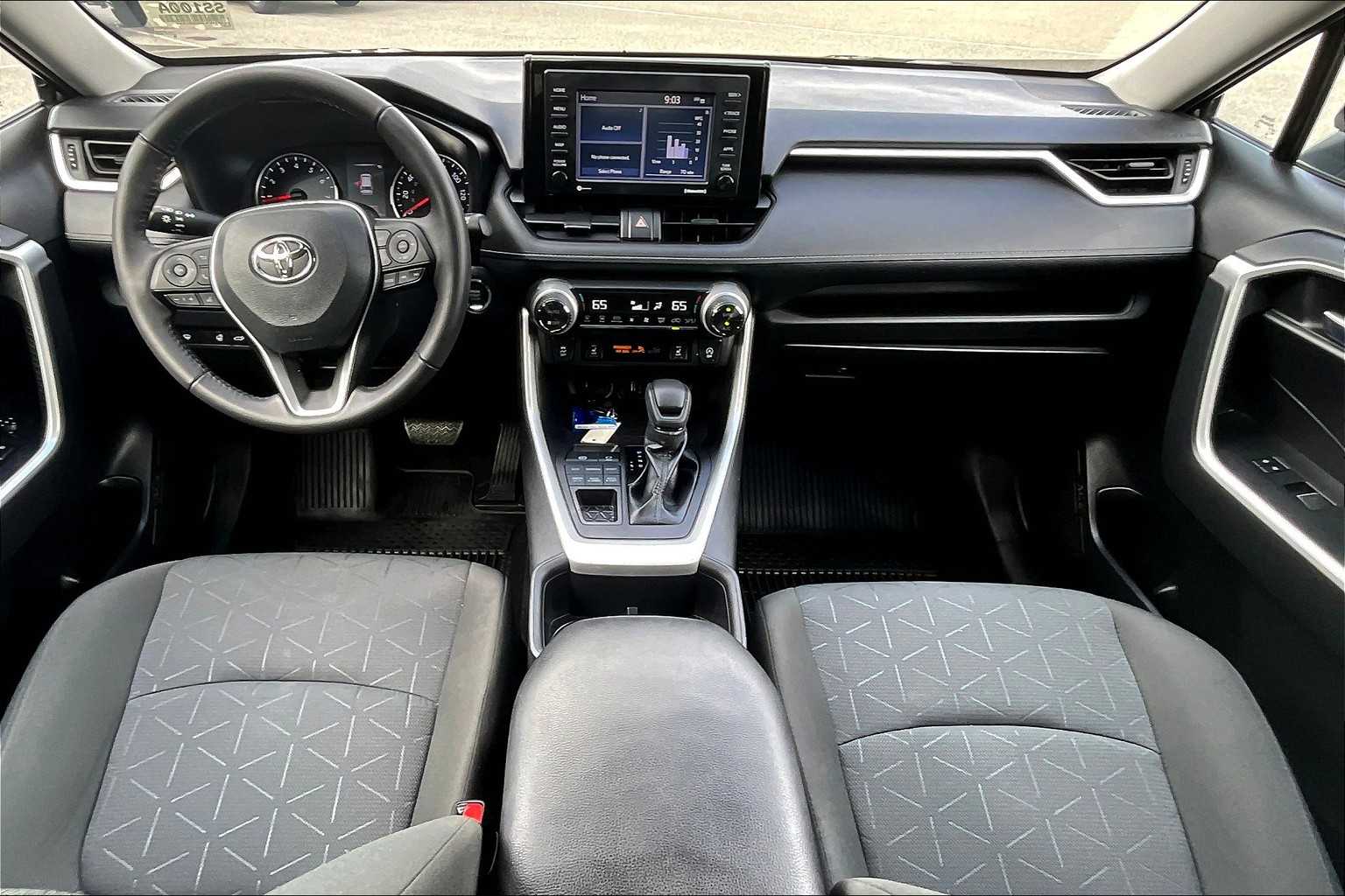 2022 Toyota RAV4 XLE - Photo 21