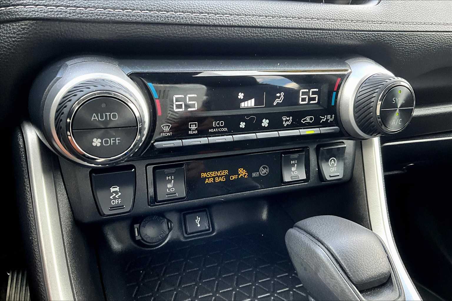 2022 Toyota RAV4 XLE - Photo 26