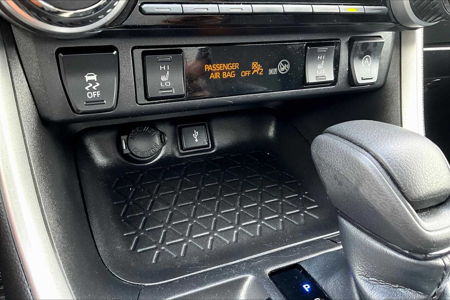 2022 Toyota RAV4 XLE - Photo 27
