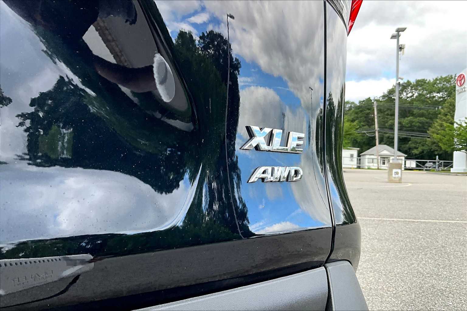 2022 Toyota RAV4 XLE - Photo 29