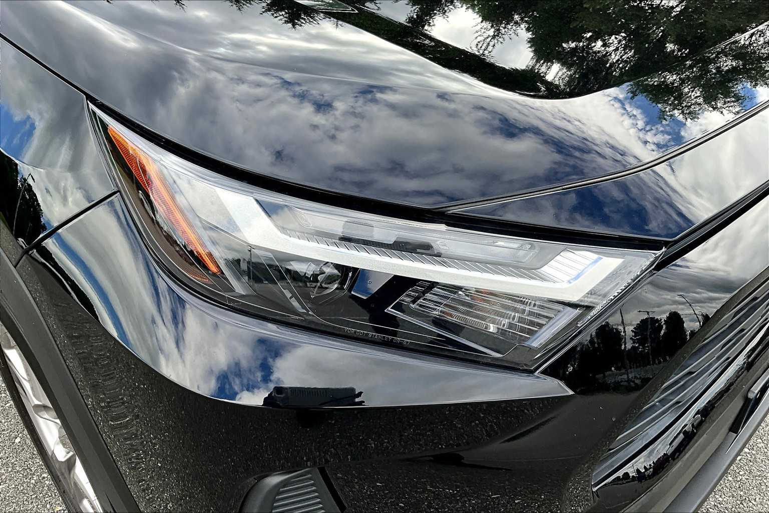 2022 Toyota RAV4 XLE - Photo 33