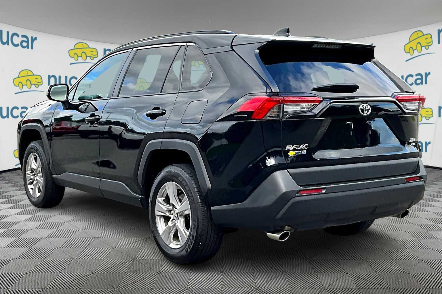 2022 Toyota RAV4 XLE - Photo 4