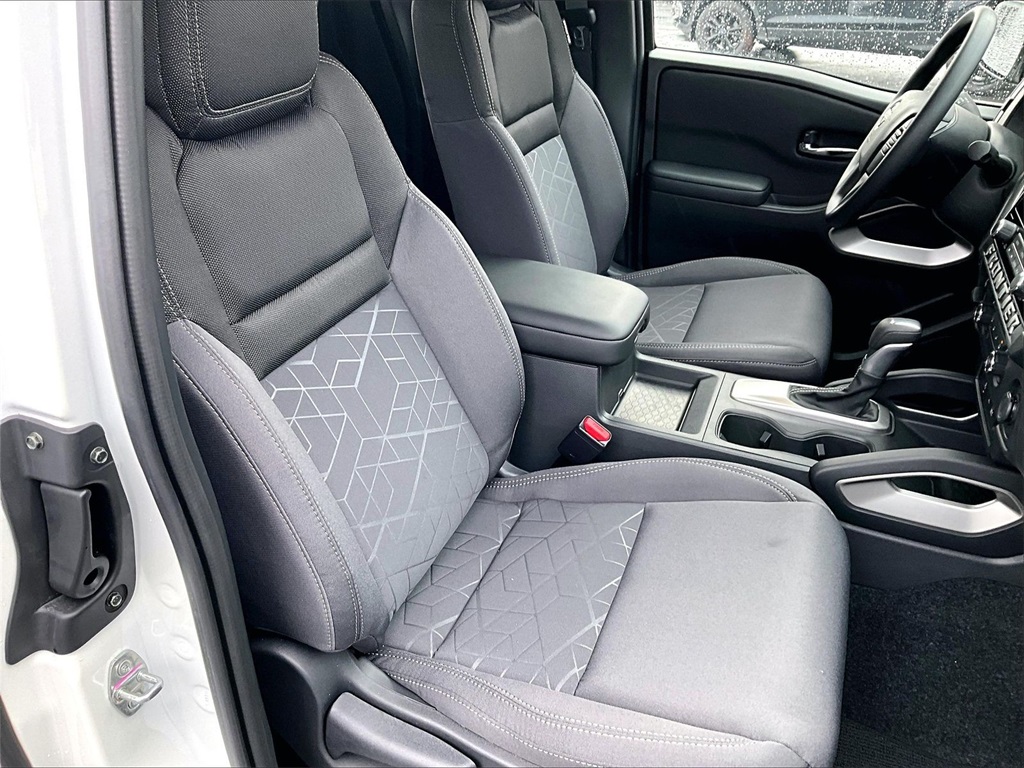 2025 Nissan Frontier SV - Photo 11