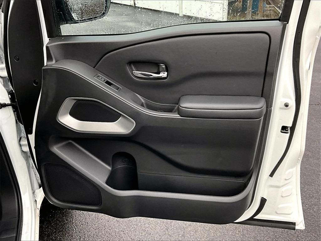 2025 Nissan Frontier SV - Photo 12