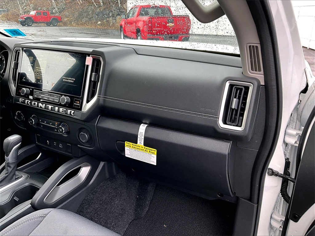 2025 Nissan Frontier SV - Photo 13