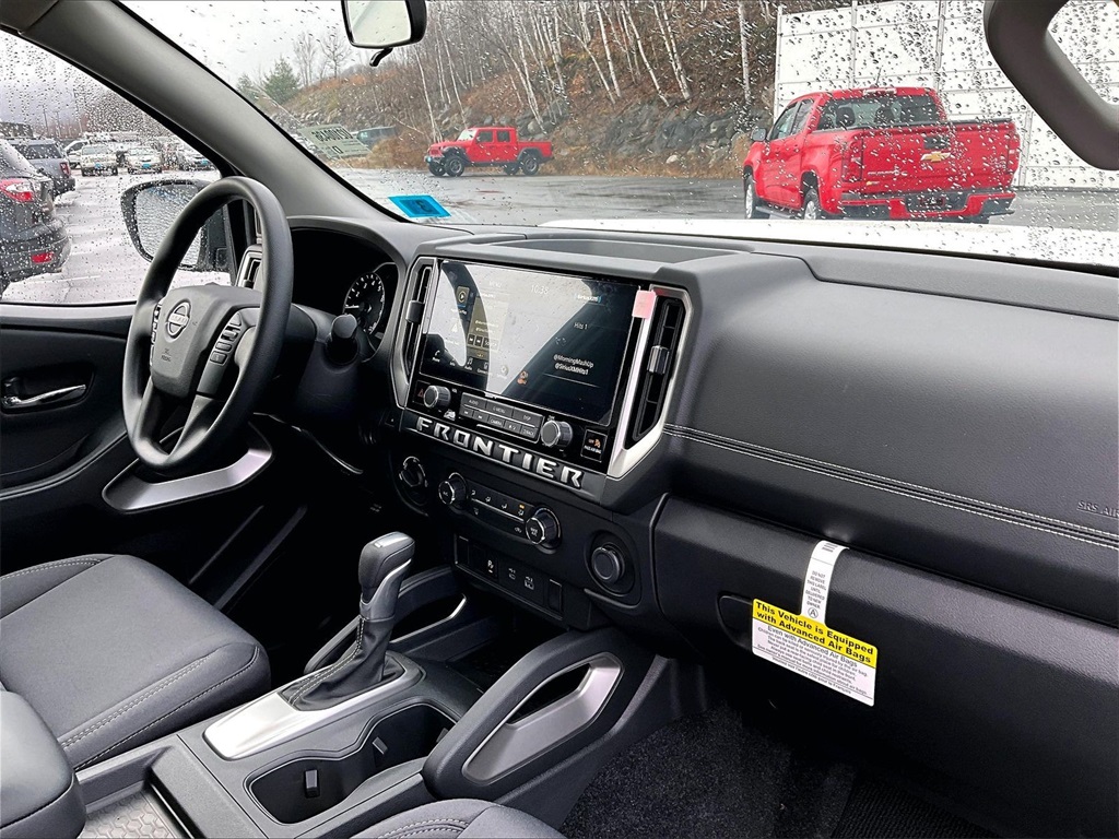 2025 Nissan Frontier SV - Photo 14
