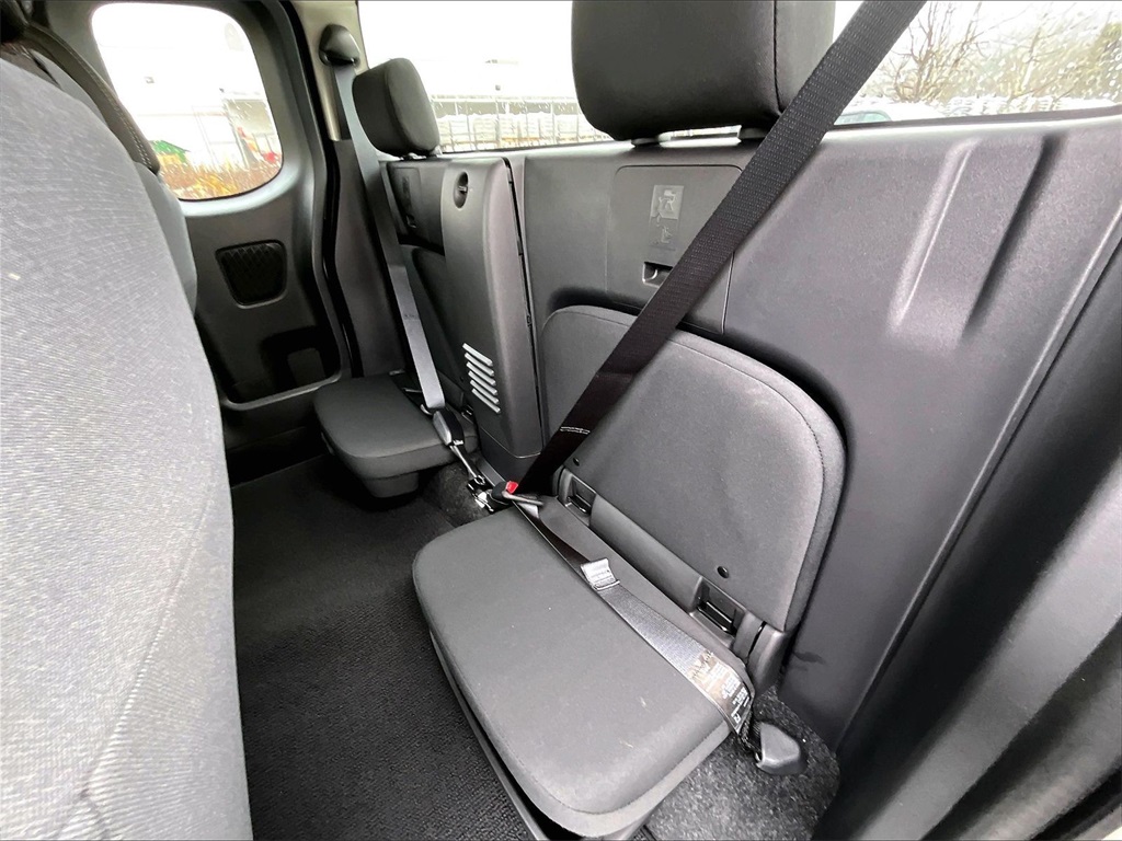 2025 Nissan Frontier SV - Photo 15