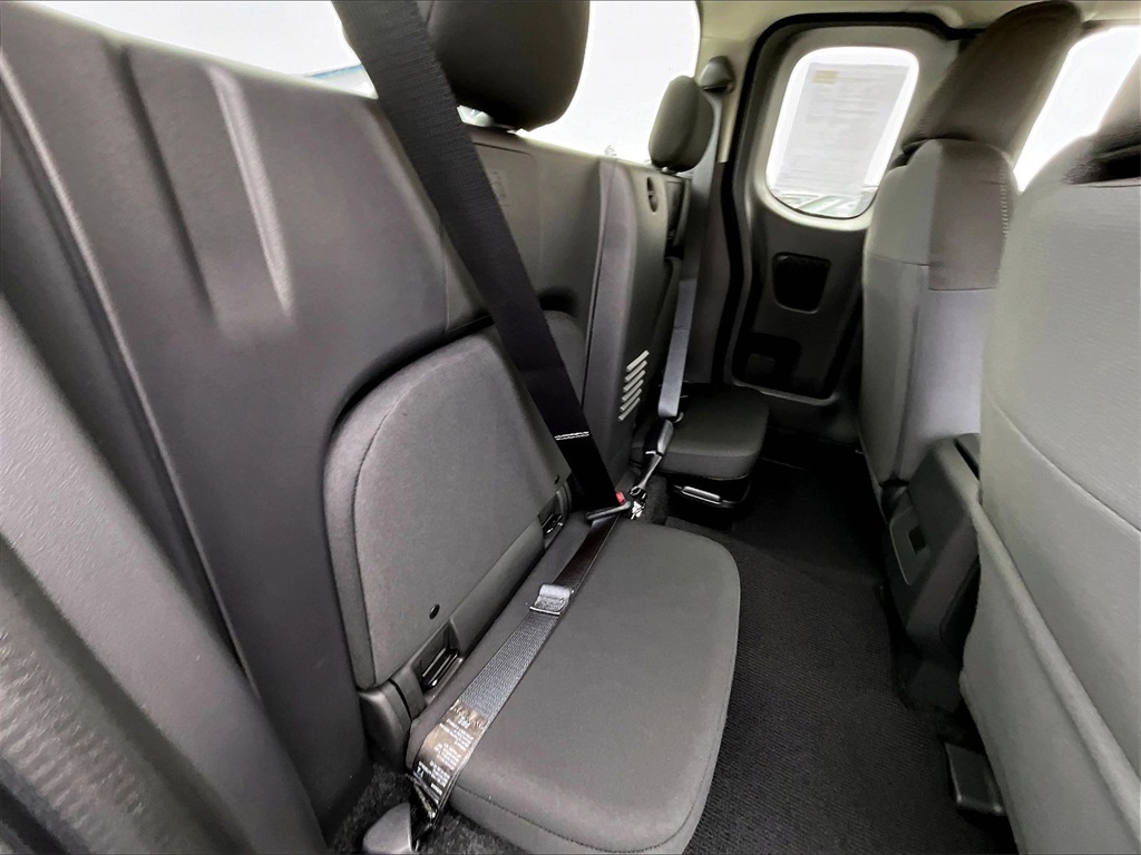 2025 Nissan Frontier SV - Photo 16