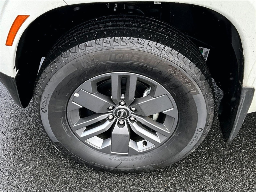 2025 Nissan Frontier SV - Photo 7