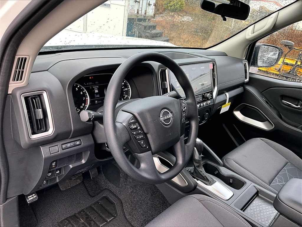 2025 Nissan Frontier SV - Photo 8