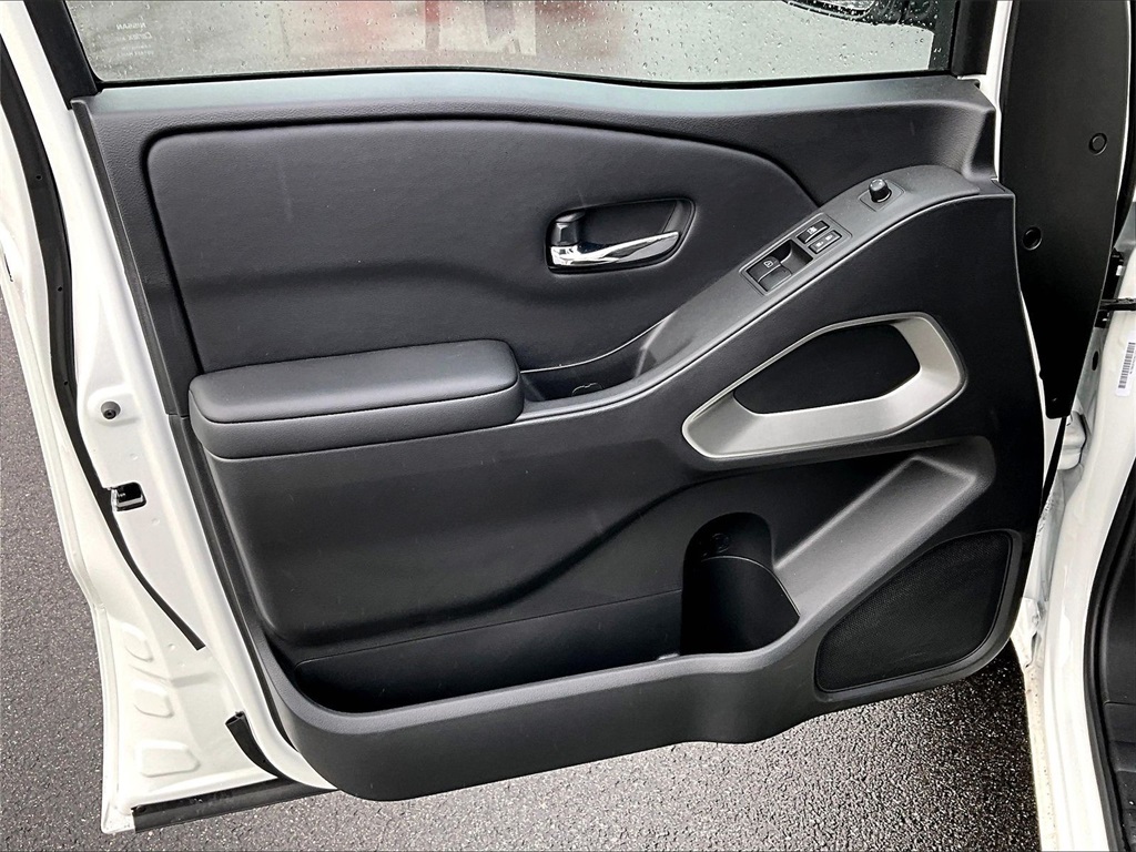 2025 Nissan Frontier SV - Photo 9