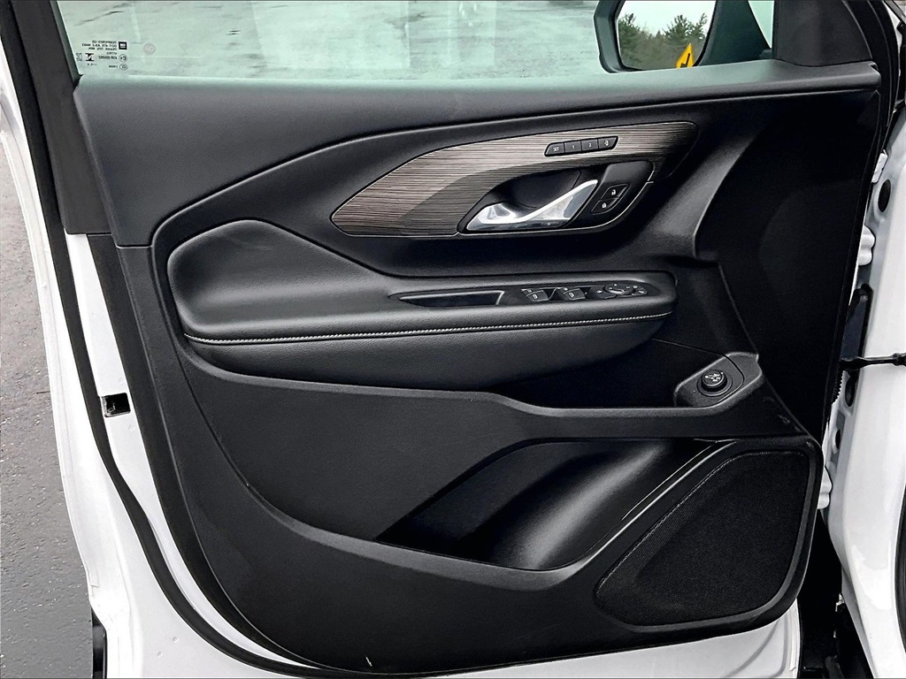 2024 GMC Terrain SLT - Photo 9