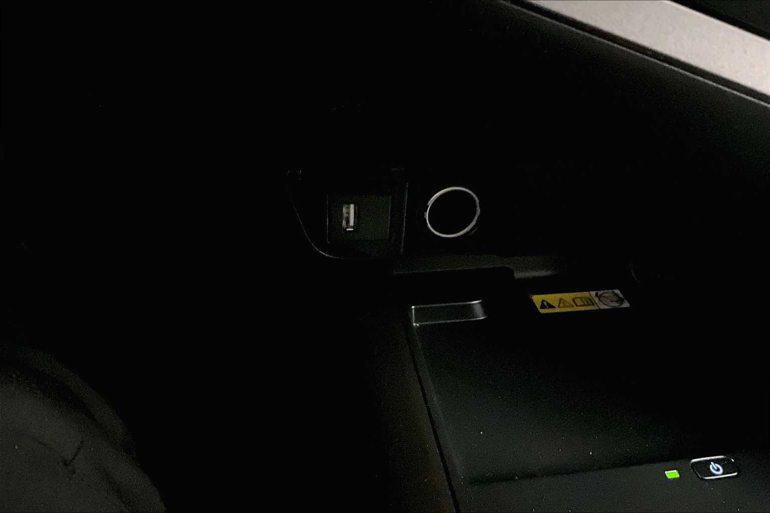 2023 Toyota Camry SE - Photo 27