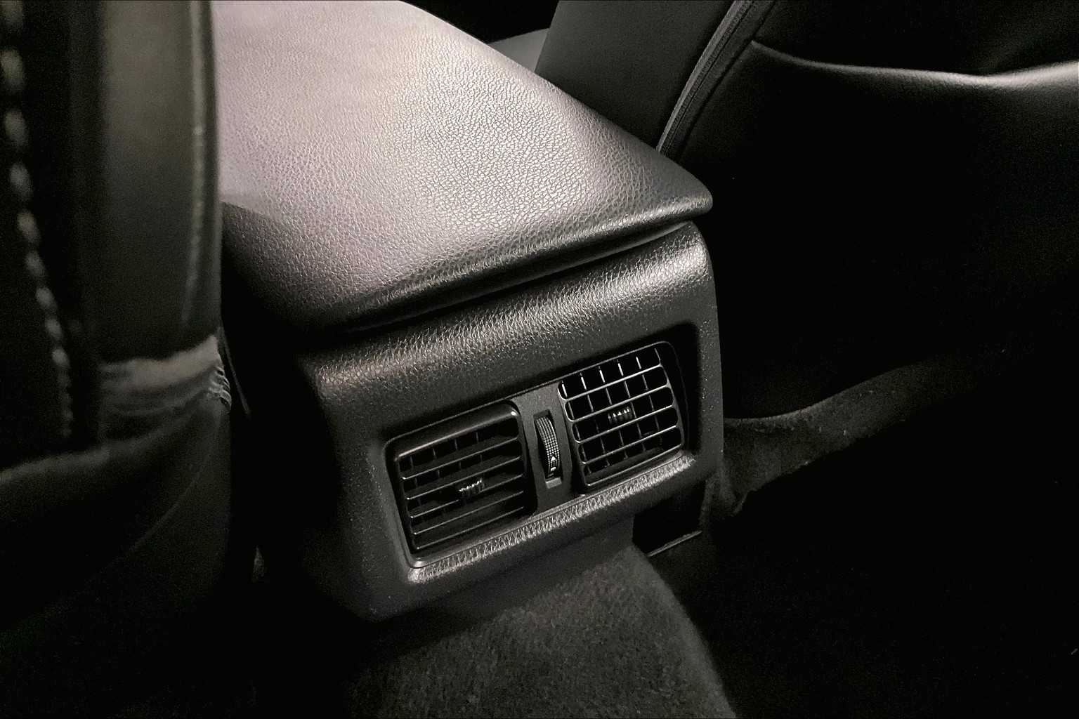 2023 Toyota Camry SE - Photo 28