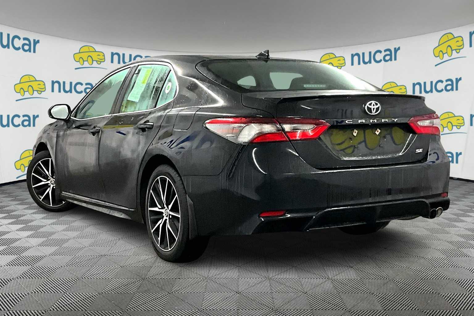 2023 Toyota Camry SE - Photo 4