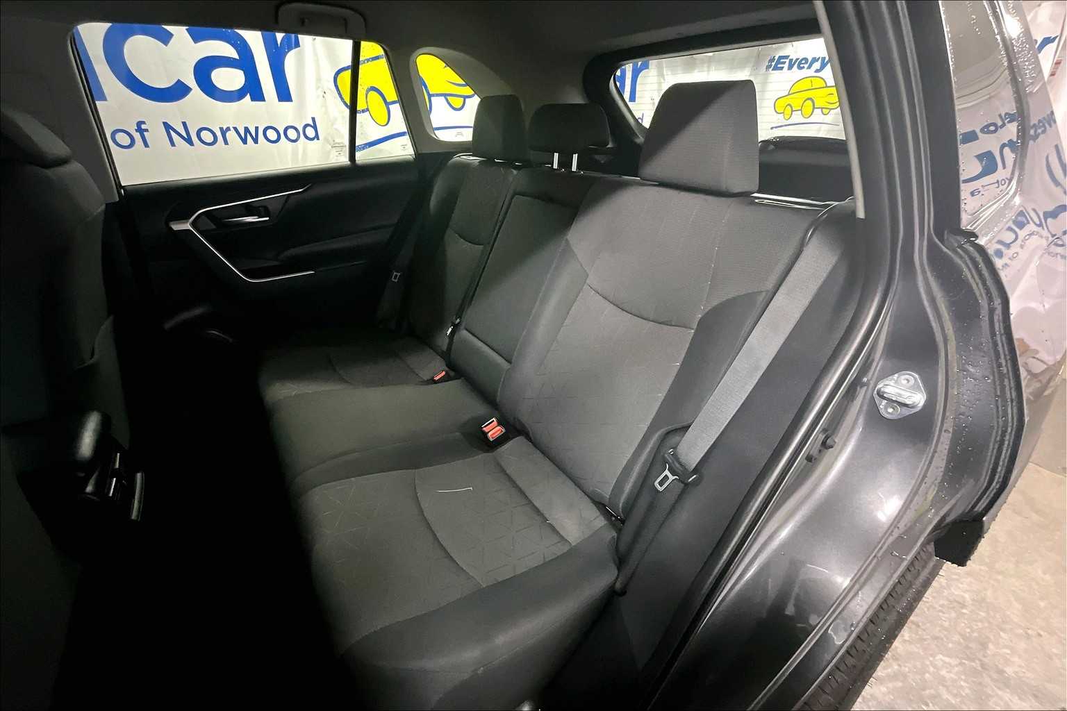 2024 Toyota RAV4 XLE - Photo 15
