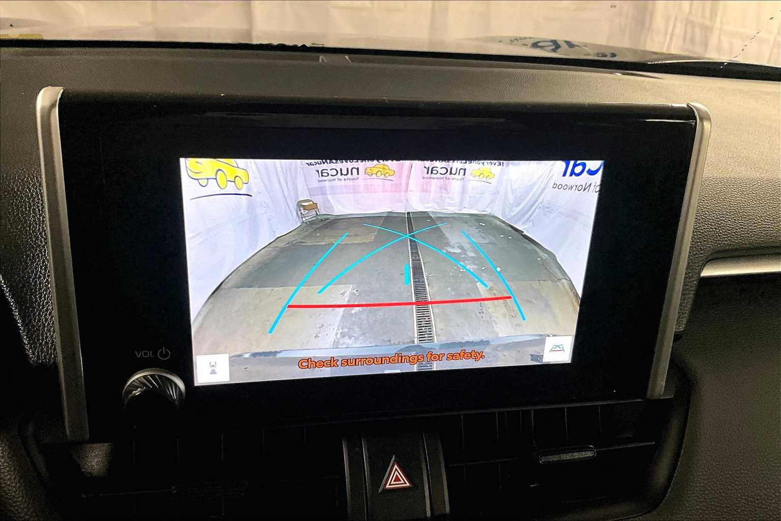 2024 Toyota RAV4 XLE - Photo 19