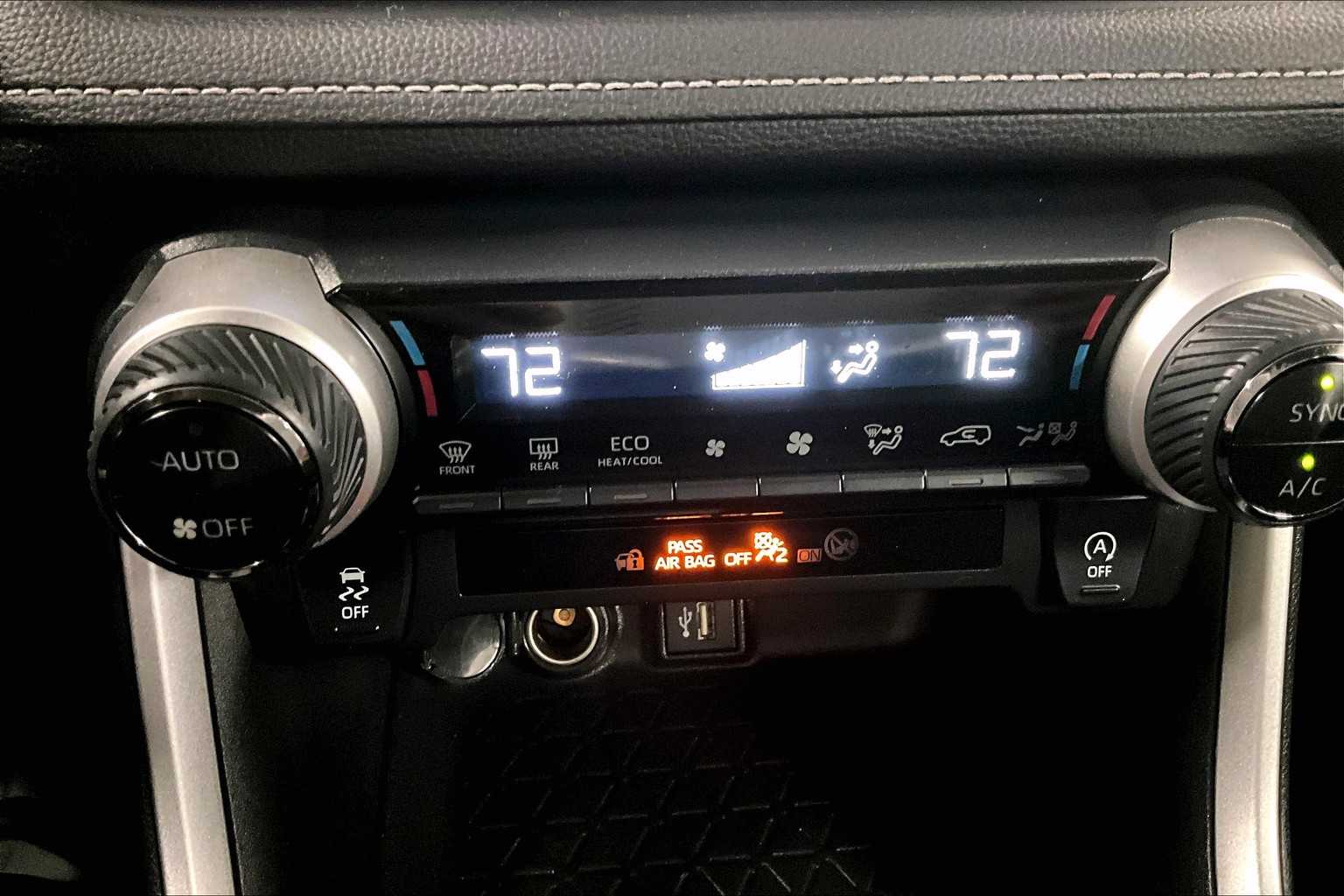 2024 Toyota RAV4 XLE - Photo 25