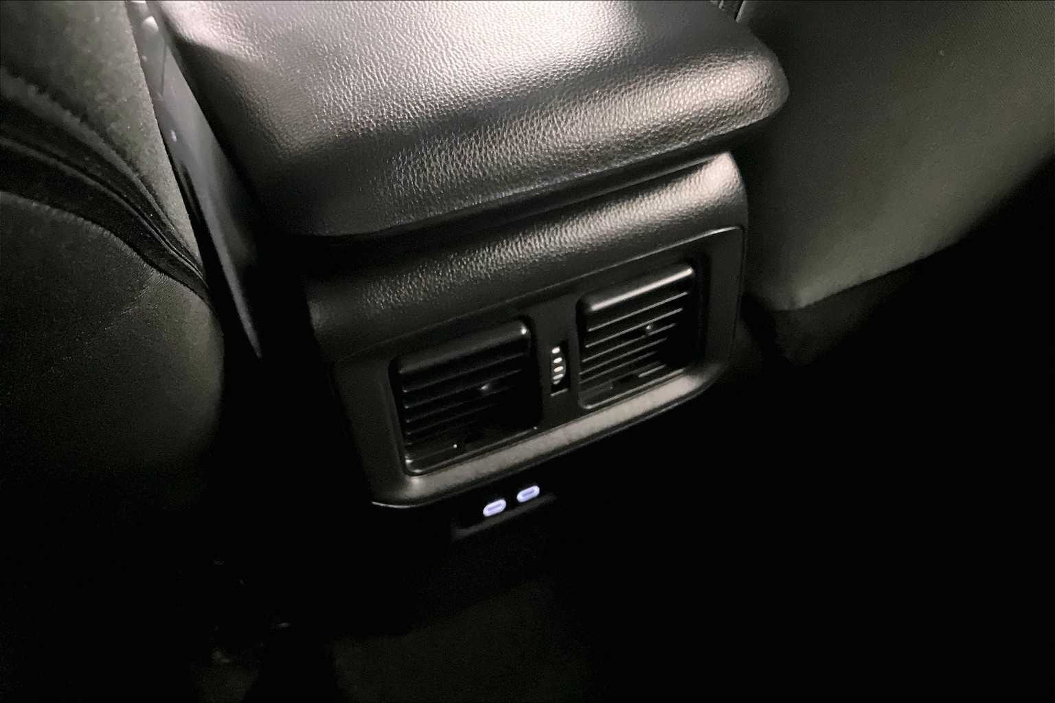 2024 Toyota RAV4 XLE - Photo 27