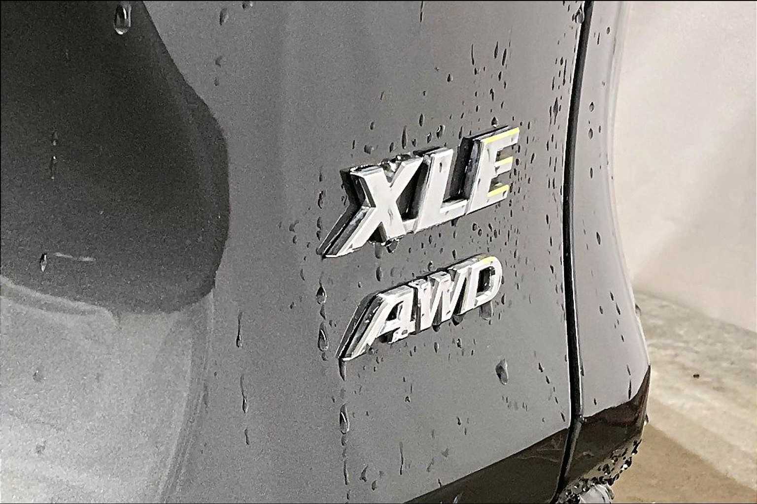 2024 Toyota RAV4 XLE - Photo 28