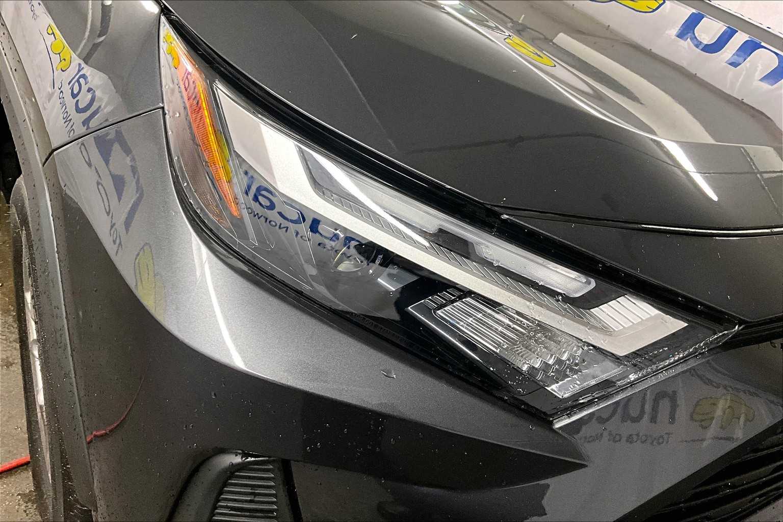 2024 Toyota RAV4 XLE - Photo 32