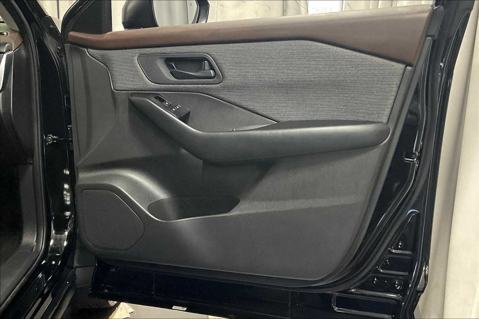2023 Nissan Rogue S - Photo 12