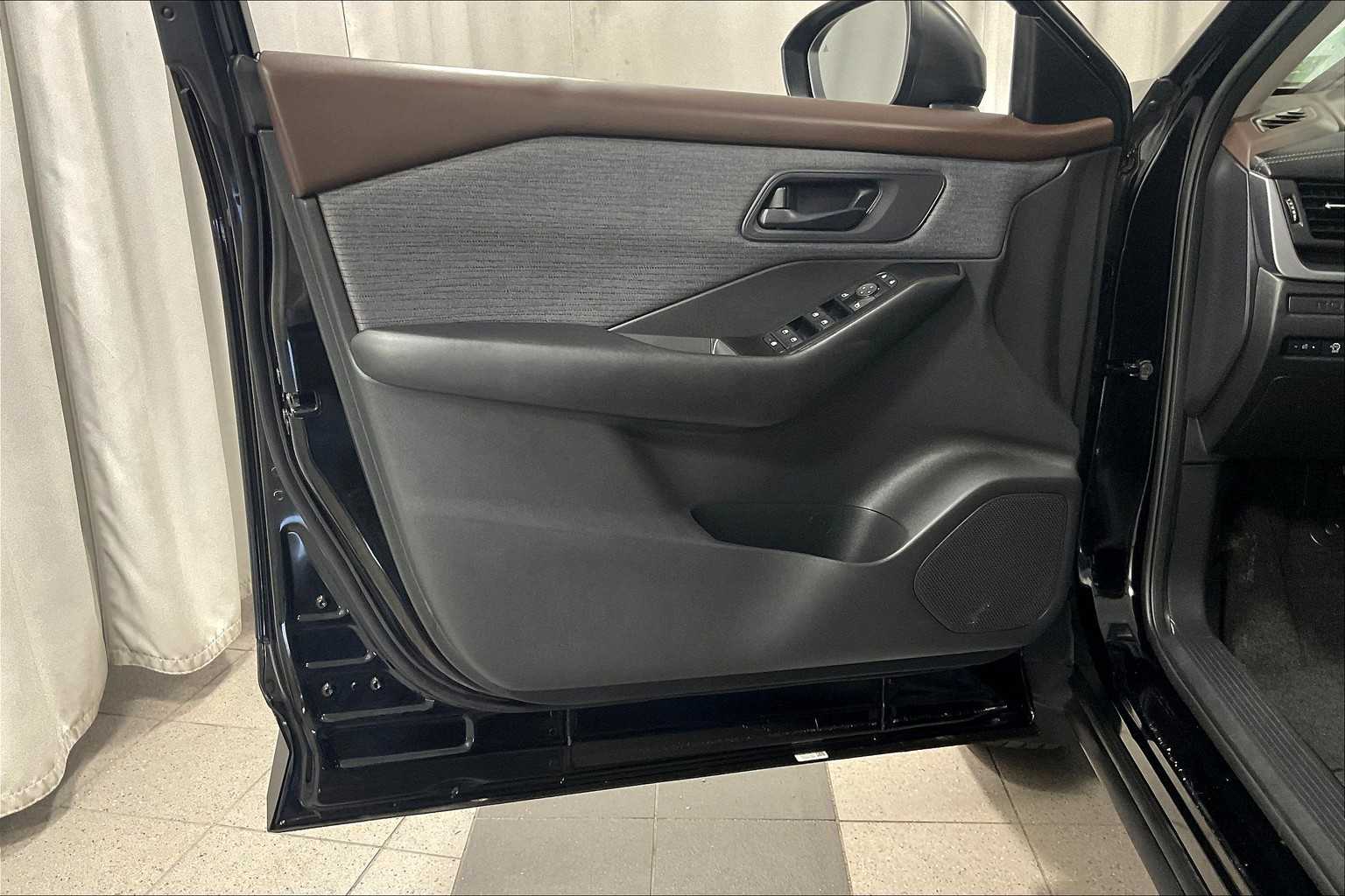 2023 Nissan Rogue S - Photo 9