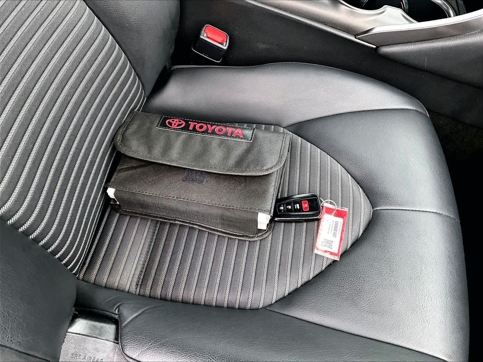 2023 Toyota Camry SE - Photo 30