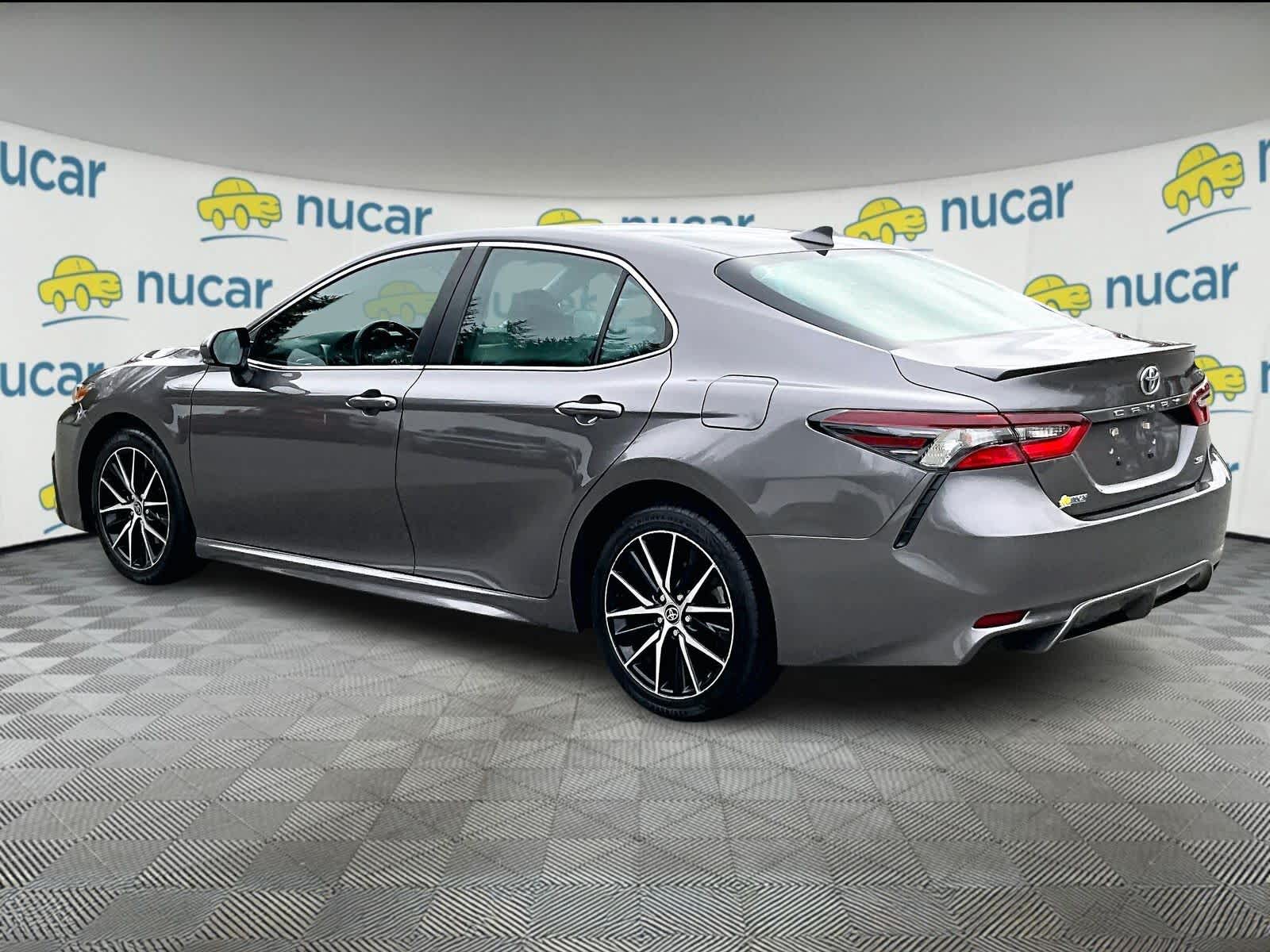 2023 Toyota Camry SE - Photo 4