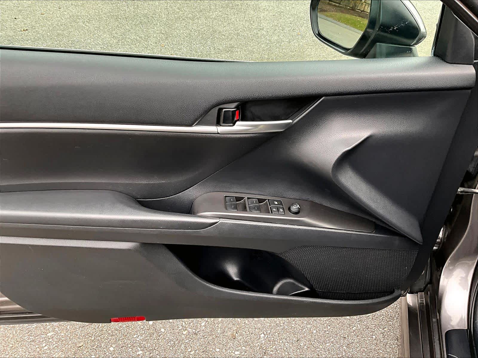 2023 Toyota Camry SE - Photo 9