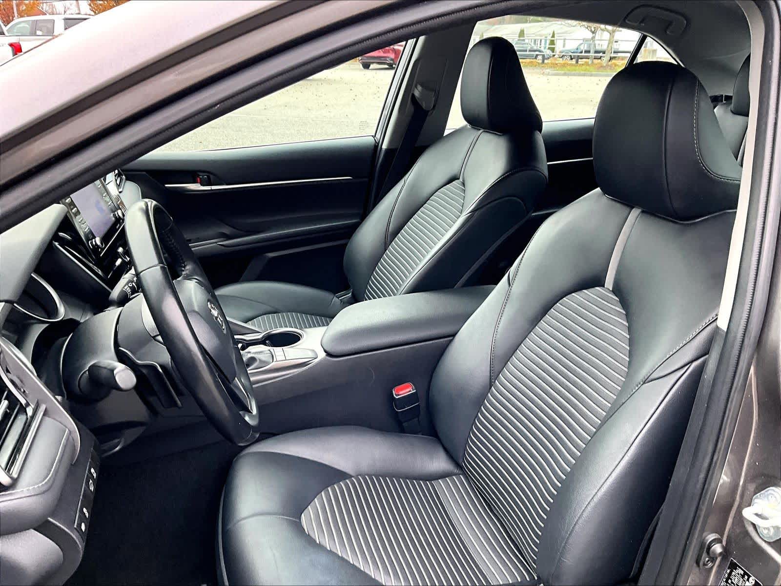 2023 Toyota Camry SE - Photo 10