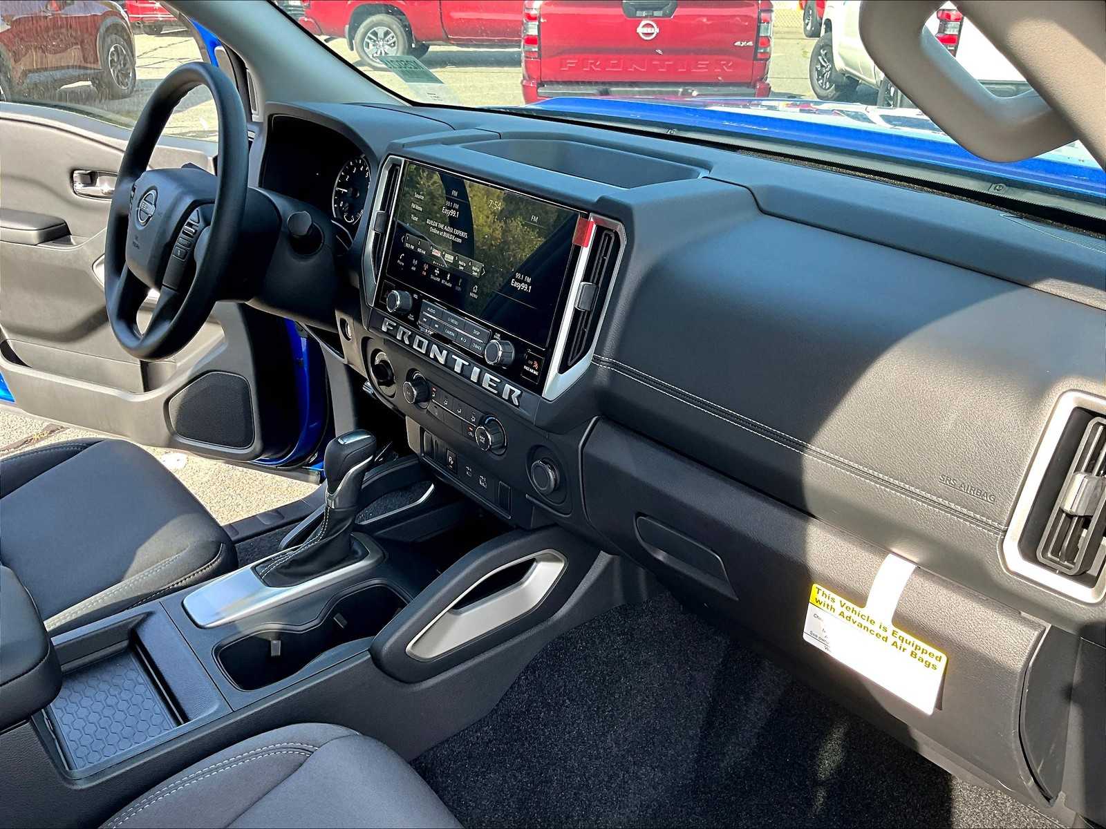 2025 Nissan Frontier SV - Photo 12