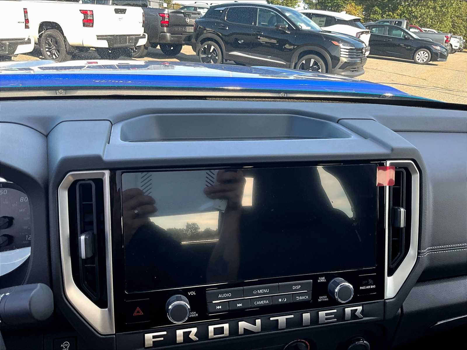 2025 Nissan Frontier SV - Photo 14