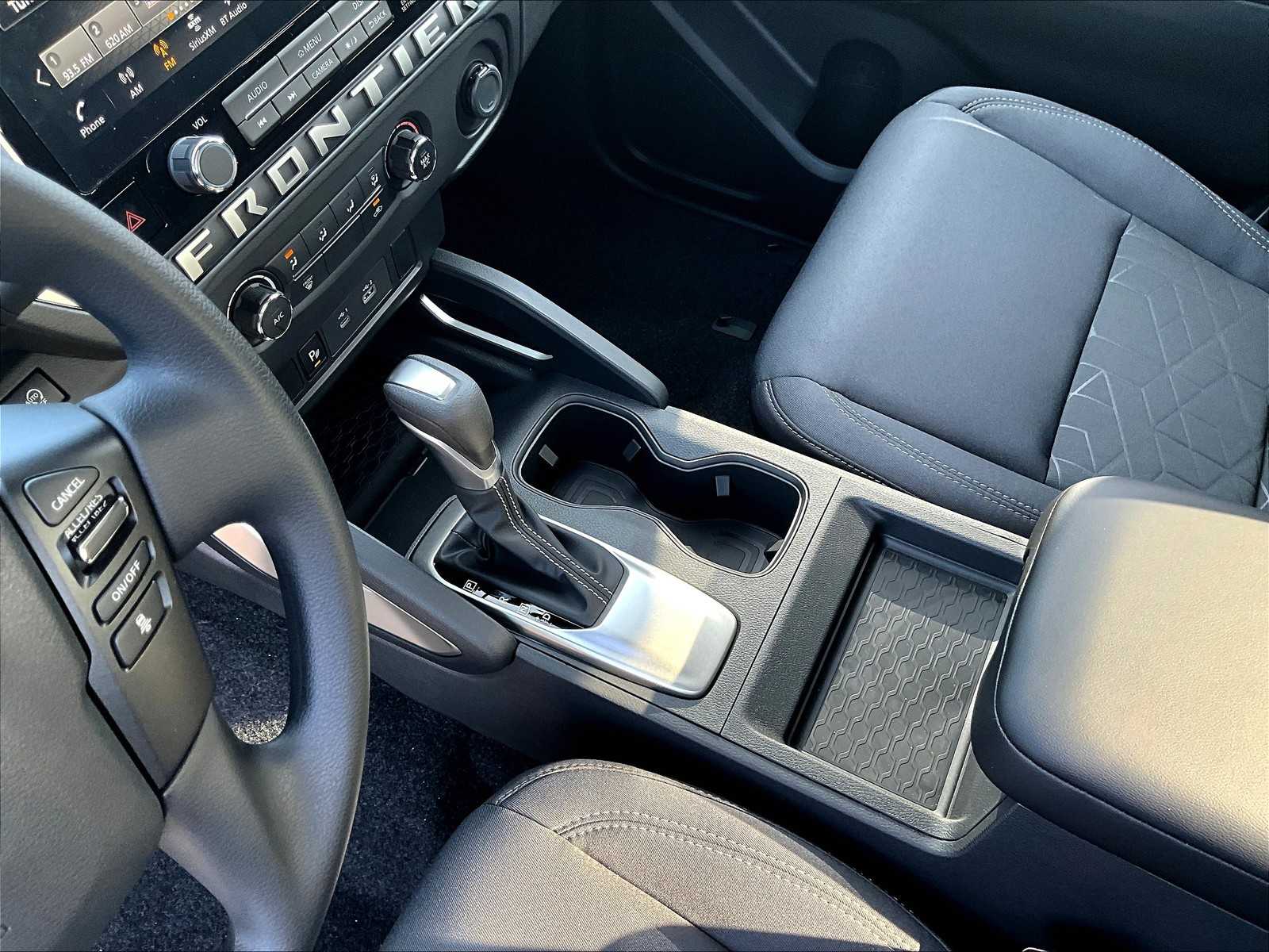 2025 Nissan Frontier SV - Photo 16