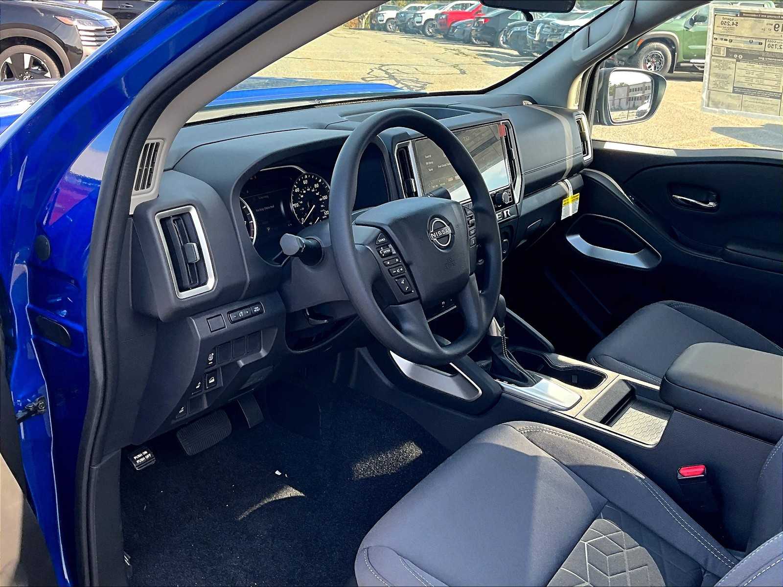 2025 Nissan Frontier SV - Photo 7